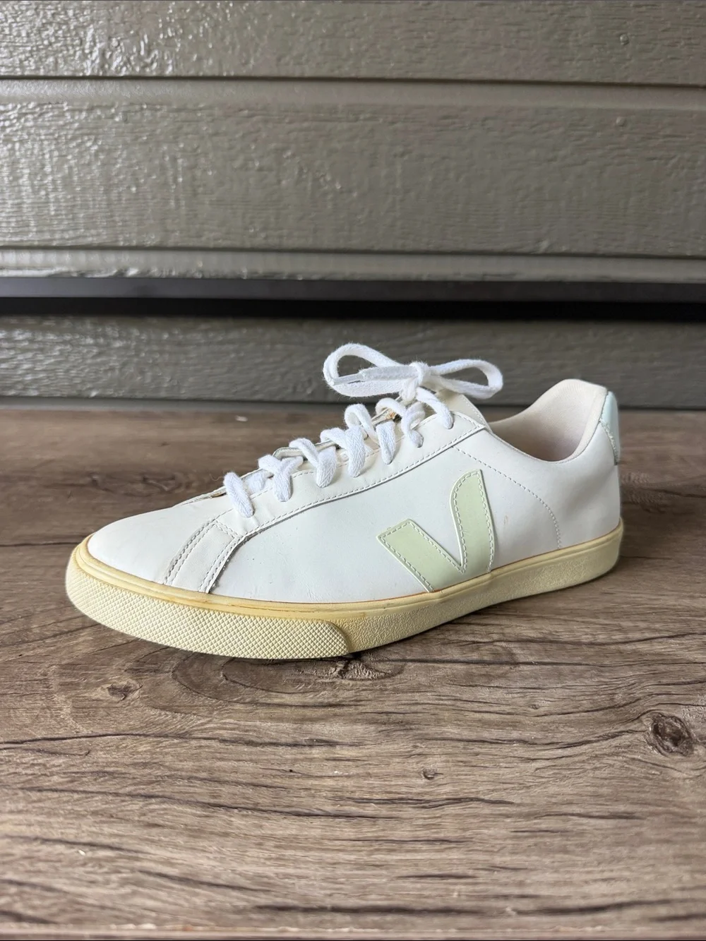 Veja pre owned